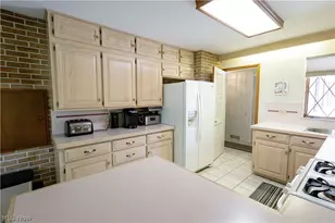 1009 Fair Oaks Ave SW, North Canton, OH 44720 - Photo 6