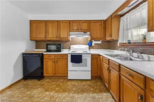 107 Laurel Dr, Weirton, WV 26062 - Photo 6