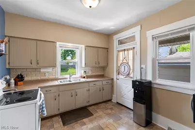 217 Bachtel Street SE, North Canton, OH 44720 - Photo 10