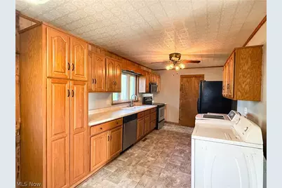 583 E 1st Street, Uhrichsville, OH 44683 - Photo 6
