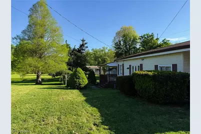 583 E 1st Street, Uhrichsville, OH 44683 - Photo 2