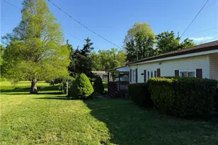 583 E 1st St, Uhrichsville, OH 44683 - Photo 2