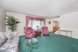 8152 Twin Oaks Dr, Grandview Heights, OH 44147 - Photo 12