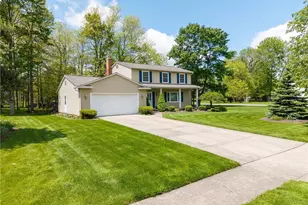8152 Twin Oaks Dr, Grandview Heights, OH 44147 - Photo 2