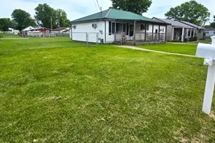 2411 Fairfax St, Parkersburg, WV 26101 - Photo 2