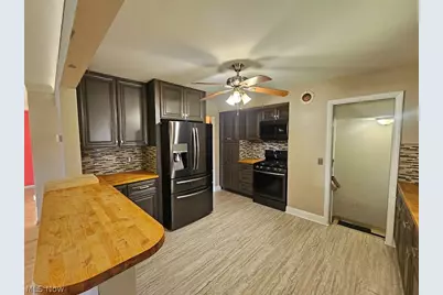 9333 S Highland Avenue, Garfield Heights, OH 44125 - Photo 6