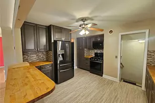9333 S Highland Ave, Garfield Heights, OH 44125 - Photo 6
