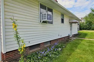 9333 S Highland Ave, Garfield Heights, OH 44125 - Photo 4