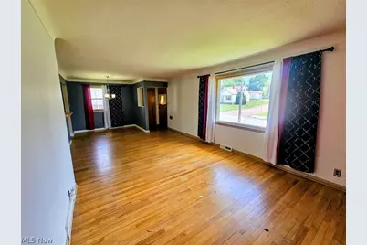 9333 S Highland Avenue, Garfield Heights, OH 44125 - Photo 12