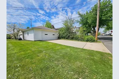 9333 S Highland Avenue, Garfield Heights, OH 44125 - Photo 30
