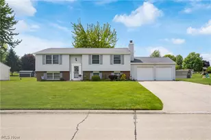 4506 Honeysuckle Dr, North Canton, OH 44720 - Photo 1