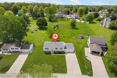 4506 Honeysuckle Drive, North Canton, OH 44720 - Photo 2
