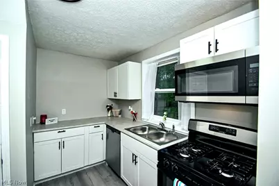 542 Montgomery Street, Akron, OH 44305 - Photo 8
