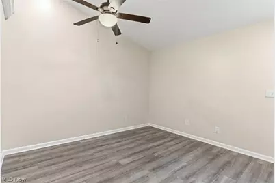 325 E 326th Street, Willowick, OH 44095 - Photo 16