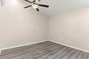325 E 326th St, Willowick, OH 44095 - Photo 16