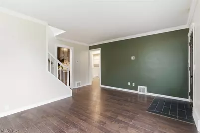 325 E 326th Street, Willowick, OH 44095 - Photo 6