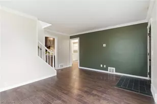 325 E 326th St, Willowick, OH 44095 - Photo 6