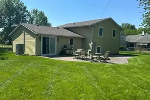 454 Oaknoll Dr, Amherst, OH 44001 - Photo 2