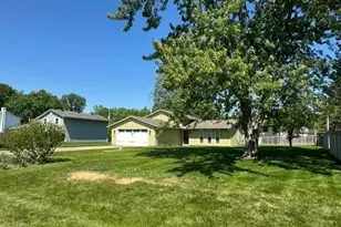 454 Oaknoll Dr, Amherst, OH 44001 - Photo 4