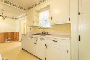 357 E 307th St, Willowick, OH 44095 - Photo 12