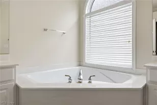 33984 Crown Colony Dr, Avon, OH 44011 - Photo 20