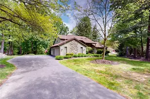 857 Hardwood Ct, Mayfield Village, OH 44040 - Photo 2