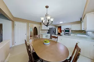 6982 Carol Dr, Independence, OH 44131 - Photo 10