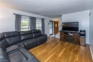 537 Eric Dr, Tallmadge, OH 44278 - Photo 8