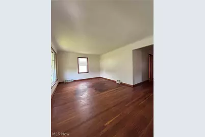 12117 Thraves Road, Garfield Heights, OH 44125 - Photo 2