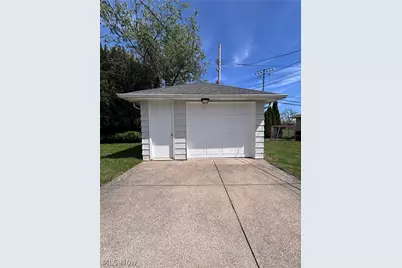 12117 Thraves Road, Garfield Heights, OH 44125 - Photo 18