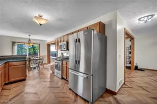 325 Longfellow St, Elyria, OH 44035 - Photo 8
