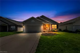 325 Longfellow St, Elyria, OH 44035 - Photo 2