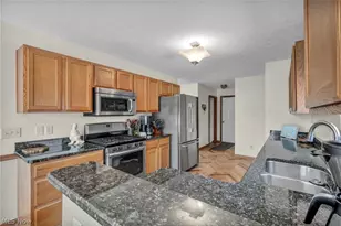 325 Longfellow St, Elyria, OH 44035 - Photo 12