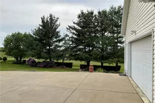 4325 Kemary Ave SW, Navarre, OH 44662 - Photo 2