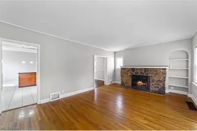 5688 Shawnee Drive, Lyndhurst, OH 44124 - Photo 2