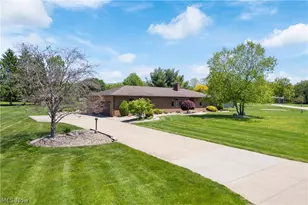 2615 Canaan Dr, Uniontown, OH 44685 - Photo 2