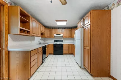 1478 Plateau Street NE, Uniontown, OH 44685 - Photo 12