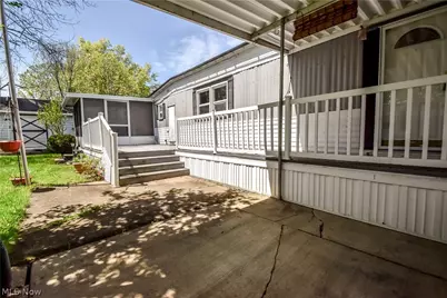 112 Lakeside Way SW, Warren, OH 44481 - Photo 2