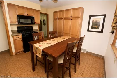 5036 Claremont Boulevard, Garfield Heights, OH 44125 - Photo 2