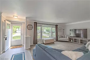4933 Fairlawn Rd, Lyndhurst, OH 44124 - Photo 4