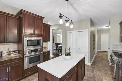9000 Crooked Creek Lane, Grandview Heights, OH 44147 - Photo 4