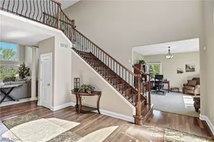 9000 Crooked Creek Ln, Grandview Heights, OH 44147 - Photo 2