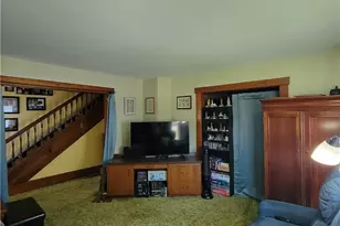 349 W Maple St, Hartville, OH 44632 - Photo 4