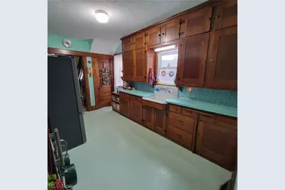 349 W Maple Street, Hartville, OH 44632 - Photo 8