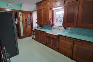 349 W Maple St, Hartville, OH 44632 - Photo 8