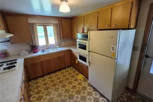 6391 Peach St NE, Louisville, OH 44641 - Photo 12