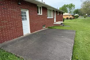 6391 Peach St NE, Louisville, OH 44641 - Photo 6