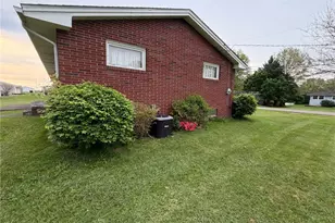 6391 Peach St NE, Louisville, OH 44641 - Photo 8