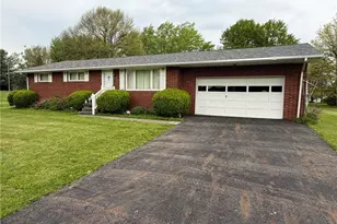 6391 Peach St NE, Louisville, OH 44641 - Photo 2