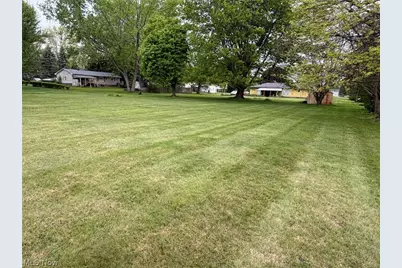 6391 Peach Street NE, Louisville, OH 44641 - Photo 4